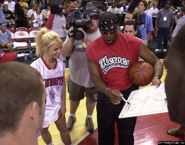 Бритни и Джастин на баскетбольном матче213116[1].jpg(Бритни Спирс, Britney Spears)